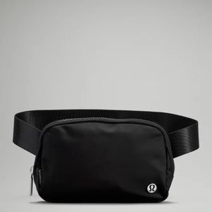 lululemon Everywhere Belt Bag